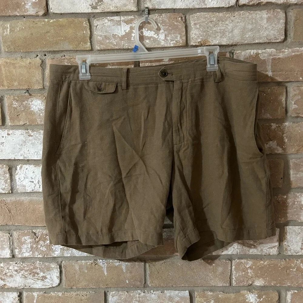 Banana Republic Tan Flat Front Shorts. Men size 38.